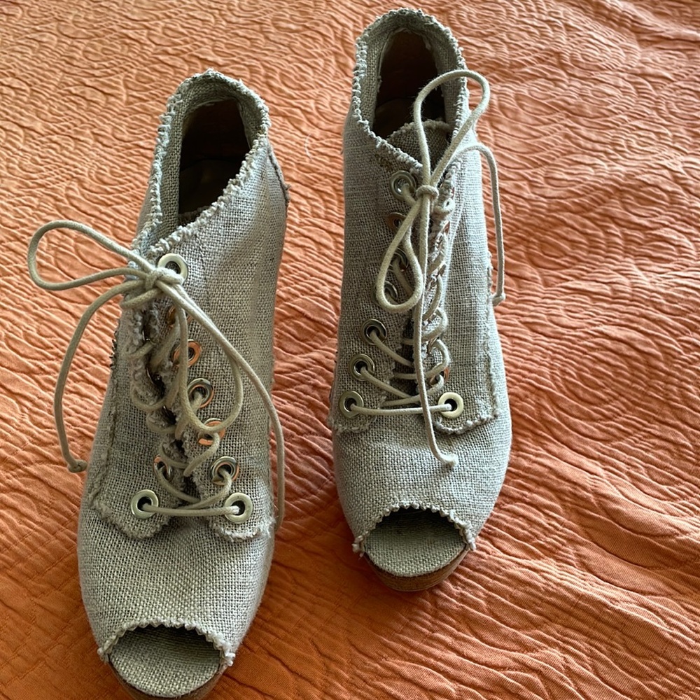 Striking platdorm Stuart Weitzman shoes